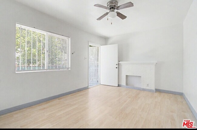 Building Photo - 12015 S Willowbrook Ave