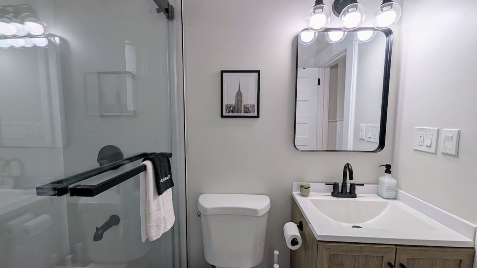 Building Photo - 205 S Essex Ave