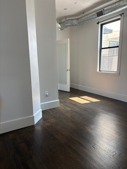 Building Photo - 65 Thorne St