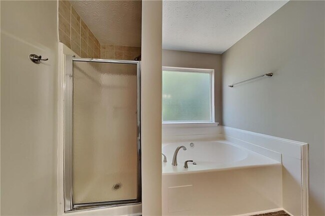 Building Photo - 405 Aristocrat Dr SW