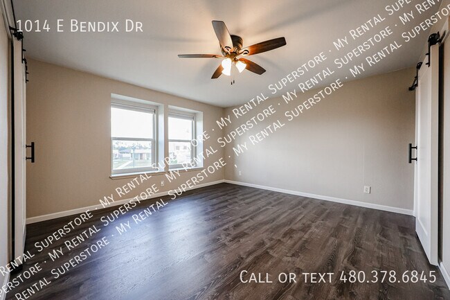 Building Photo - 1014 E Bendix Dr