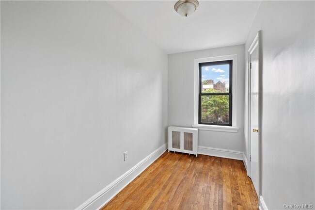 Building Photo - 250 Martine Ave