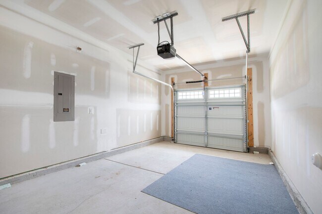 Building Photo - 413 Sunny Flds Dr