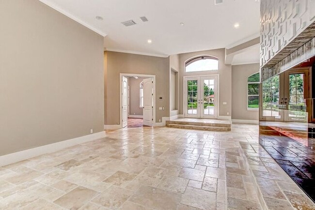 Building Photo - Stunning 5-Bedroom Pool Home on Nearly 2 Acres!