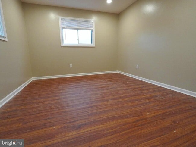 Building Photo - 710 N York Rd