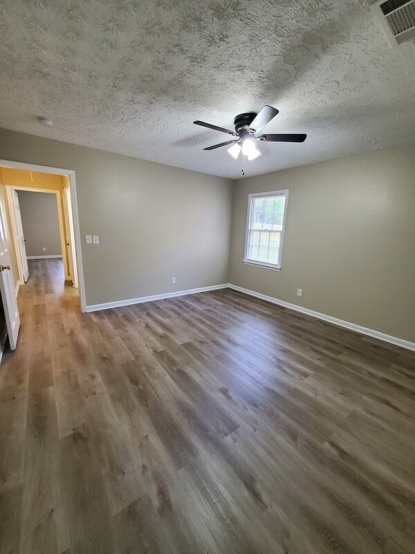 Building Photo - 245 Kimberly Way SW