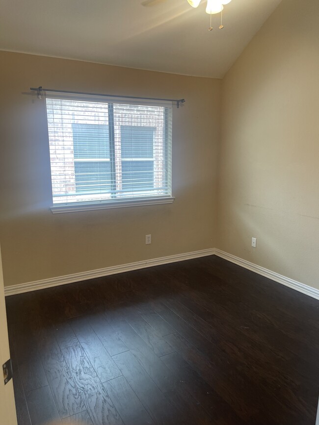 Building Photo - 9317 Jerico Dr
