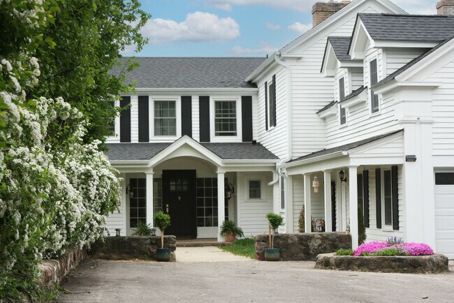 Primary Photo - 708 S Rose Farm Rd