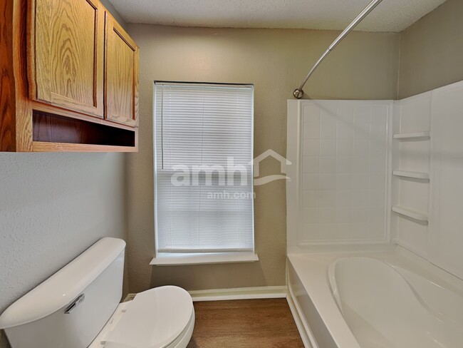 Building Photo - 5793 Amber Ln