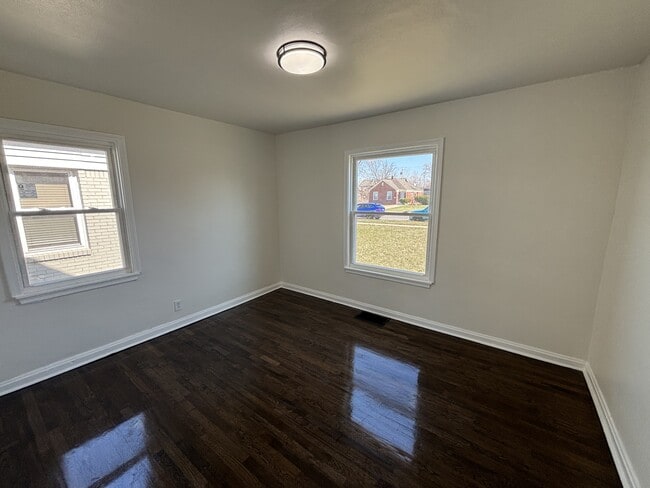 Building Photo - 354 Taney St