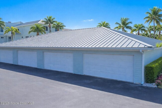 Building Photo - 1321 S Miramar Ave