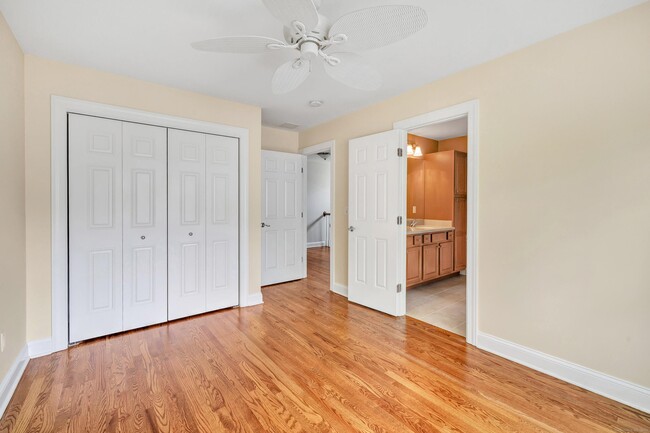 Building Photo - 70 Maple Oak Dr