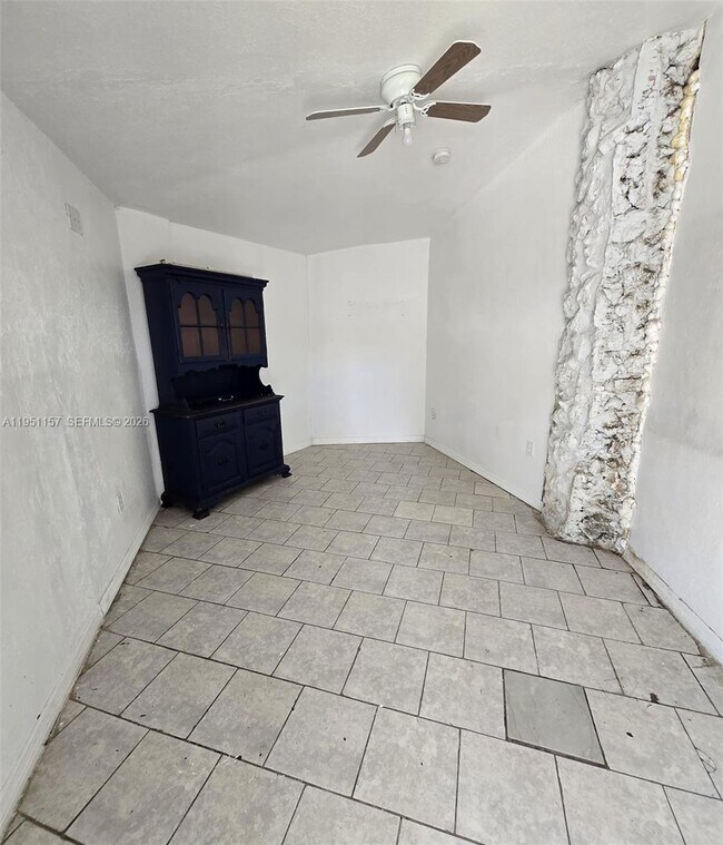 Building Photo - 1189 N Tamiami Trl