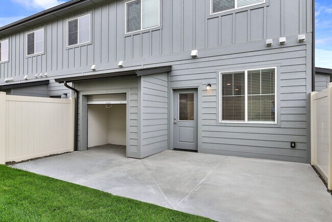 Building Photo - Brand New,Pre Leasing, August 15,2025: 3 bed, 2.5 bath townhome, 1,546 square feet. storage unit,...