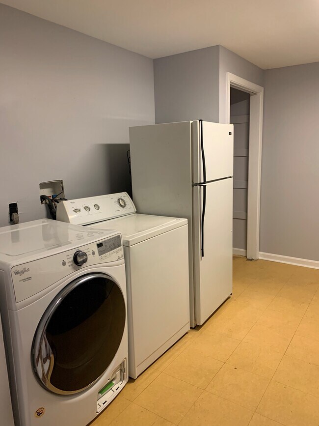 Kitchen (2) - 523 Mosher St