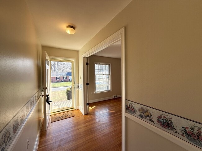 Building Photo - 2841 Deerwood Dr