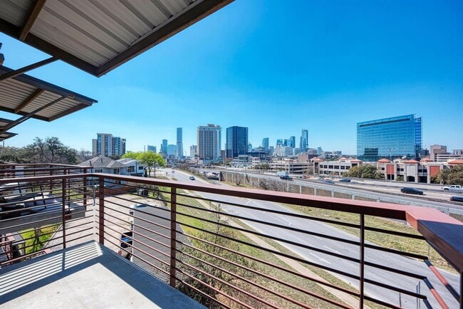 Building Photo - 807 E 14th St