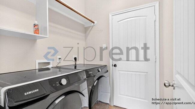 Building Photo - 1933 Howth Ave