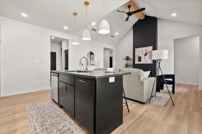 Building Photo - 1410 Farmhouse Ave