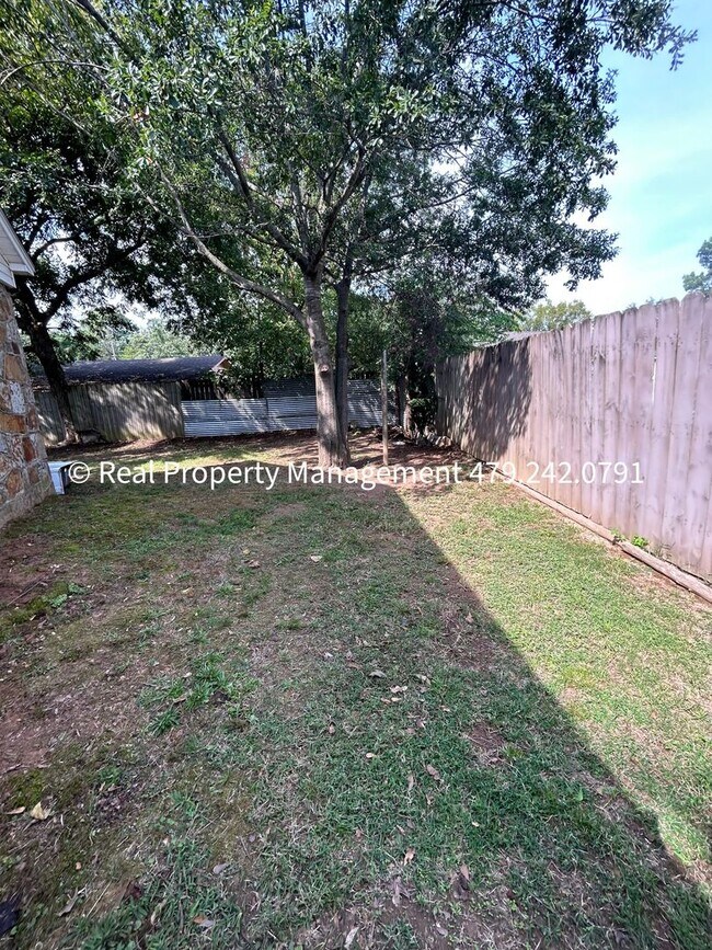 Building Photo - COMING IN JANUARY 2026 -  Bed 1 Bath HOUSE...