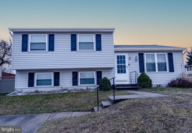 Building Photo - 1 Derwood Ct
