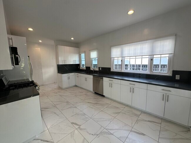 Building Photo - 1407 Laurel Ave