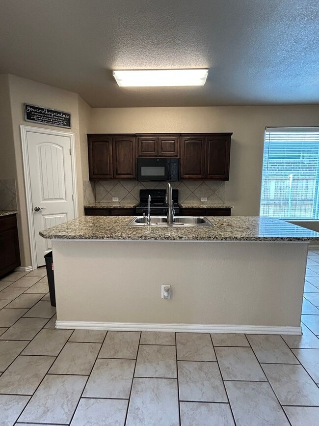 Building Photo - Beautiful Home in Parks Bell