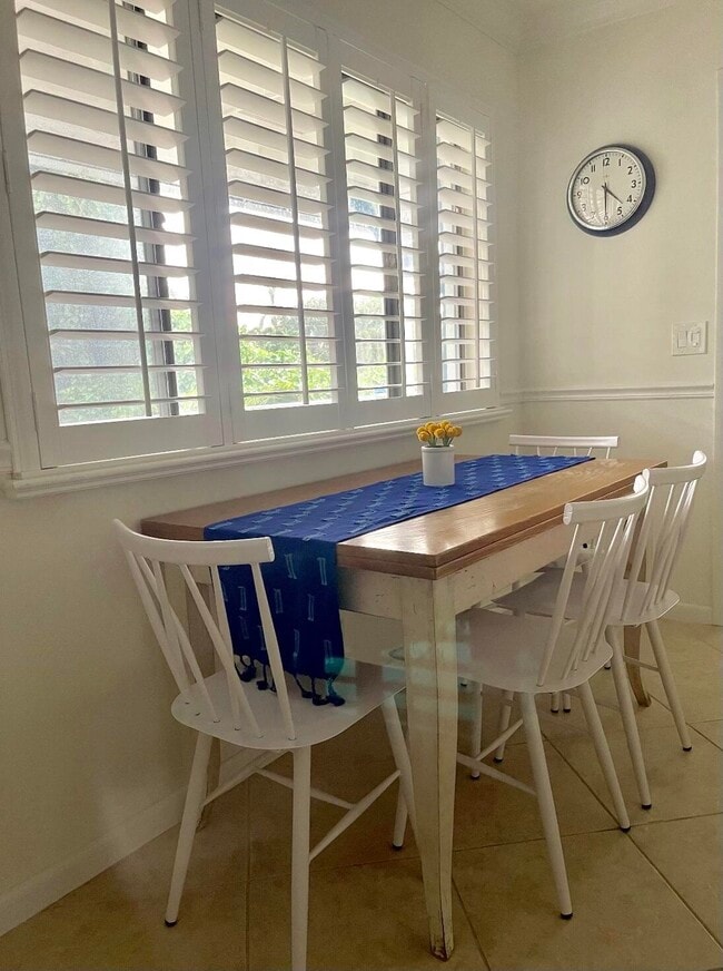 Building Photo - 1202 Palm Trail