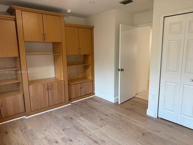 Building Photo - 15530 SW 26th Terrace