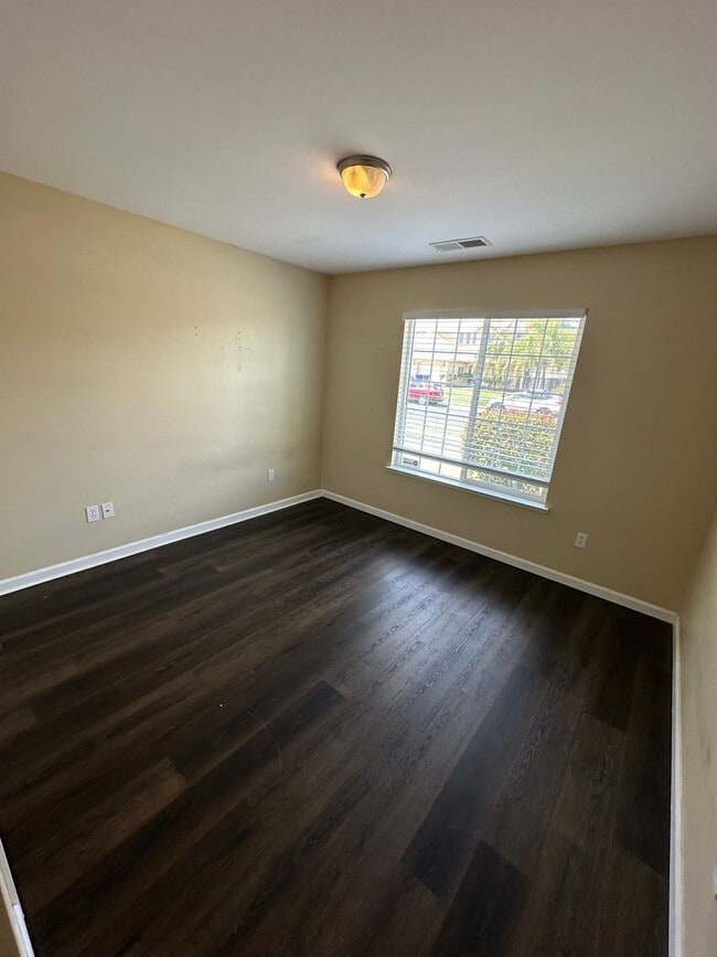 Building Photo - Beautiful Home in Sanger