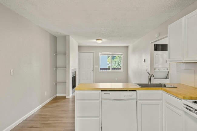 Building Photo - 1120 Mazatlan Cir