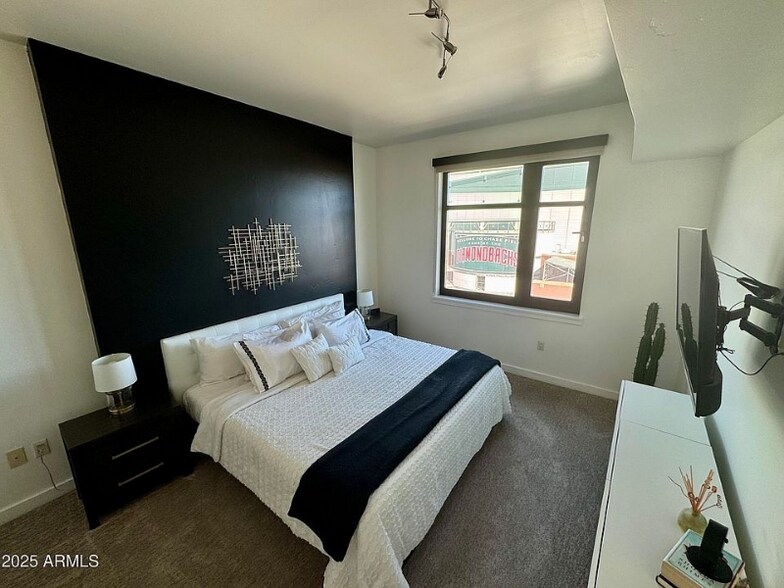 Building Photo - 310 S 4th St