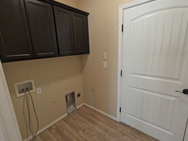 Building Photo - 928 Flora Vista Dr