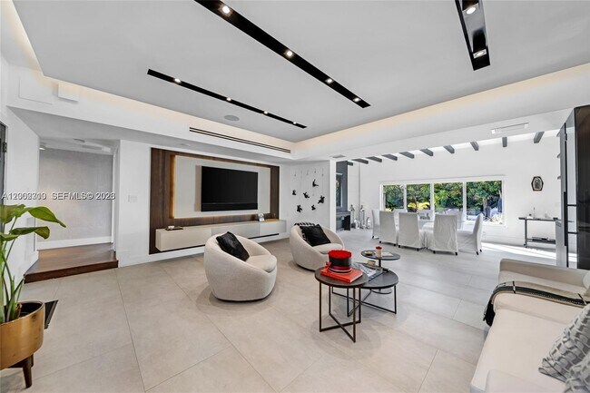 Building Photo - 3531 SW 1st Ave