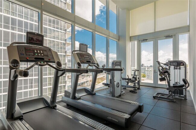 Building Photo - 1040 Biscayne Blvd