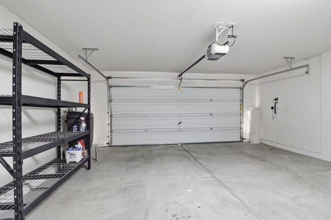 Building Photo - SW!!! Casita!!!! Single Story!!! 4 Bedrooms!!! Gated!!! End or Cut De Sac!!! Community green area...