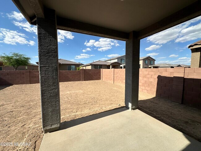 Building Photo - 11890 W Rancho Dr