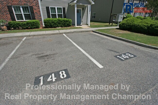 Building Photo - Beautiful 3 BD/2 BA End Unit Townhome in Leland