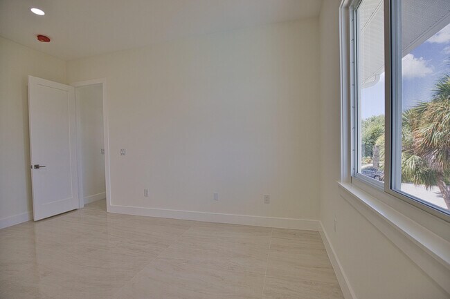 Building Photo - 13064 Via Flavia