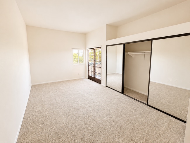 Building Photo - Coastal Townhome Near Beach, Bay & Kate Sessions Park – 2 Bed / 2.5 Bath