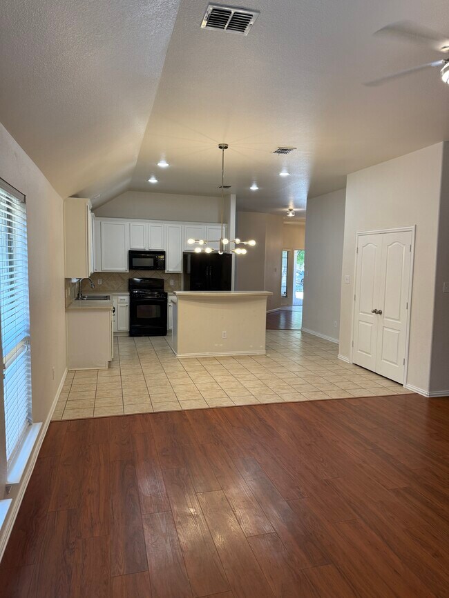Building Photo - 377 Kirby Dr