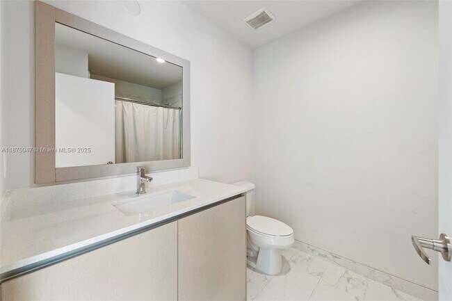 Building Photo - 2505 NE 193rd St