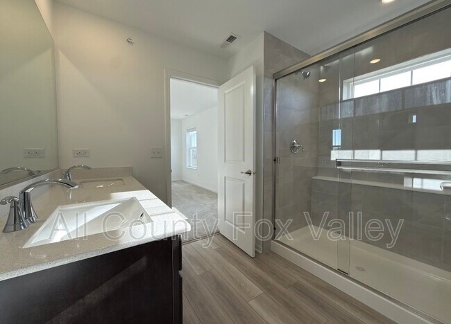 Building Photo - 1135 White Oak Cir