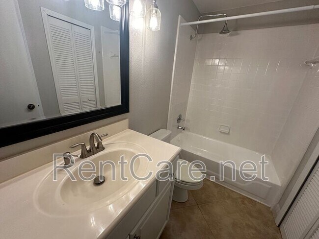 Building Photo - 13959 Timberland Dr