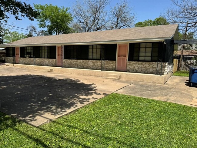 Building Photo - 906 E 46th St