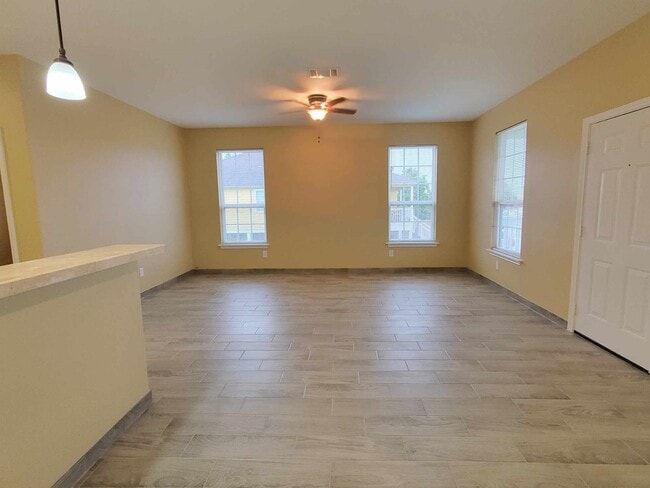 Building Photo - 527 12th St