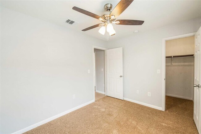 Building Photo - 314 Foxglove Dr