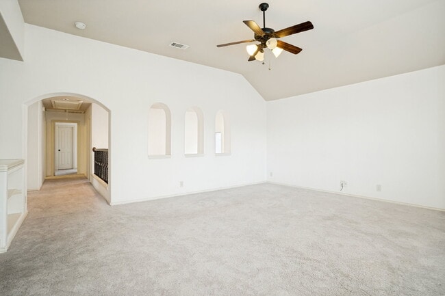 Building Photo - Spacious & Charming Home in Desirable Savannah Community