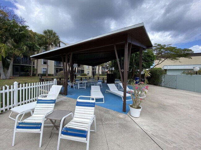 Building Photo - 200 Waterway Dr S