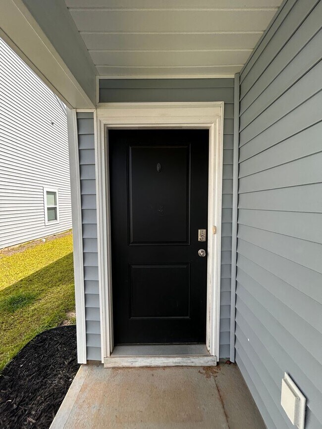 Building Photo - Spacious 3BR/2BA home in the Carnes area!